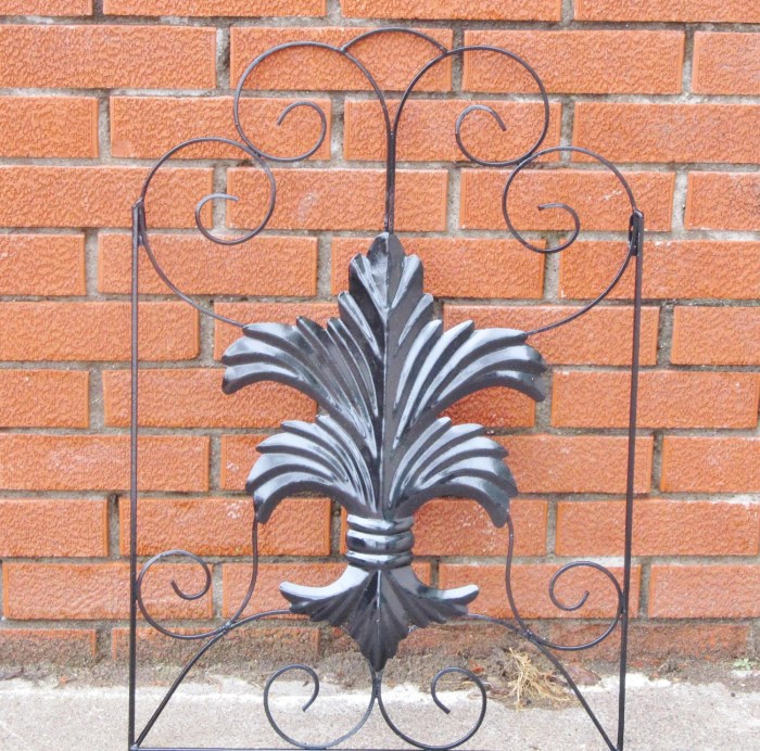 Fleur de lis outdoor decor