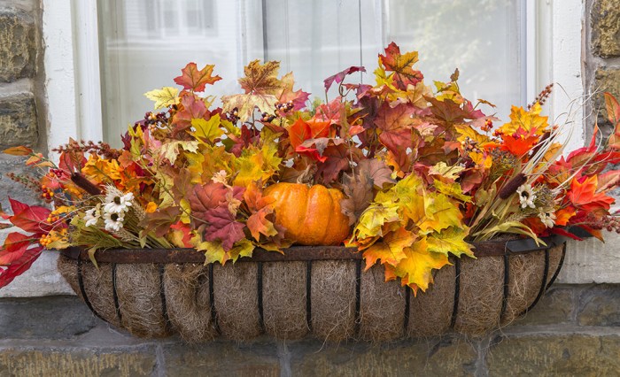 Modern outdoor fall decor