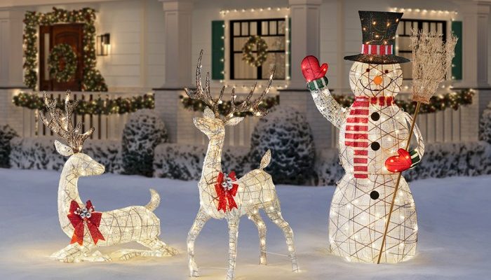 Farmhouse Outdoor Christmas Decor